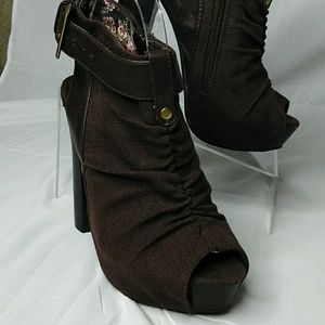 Body Central 5" High Heals Open Toe Platform